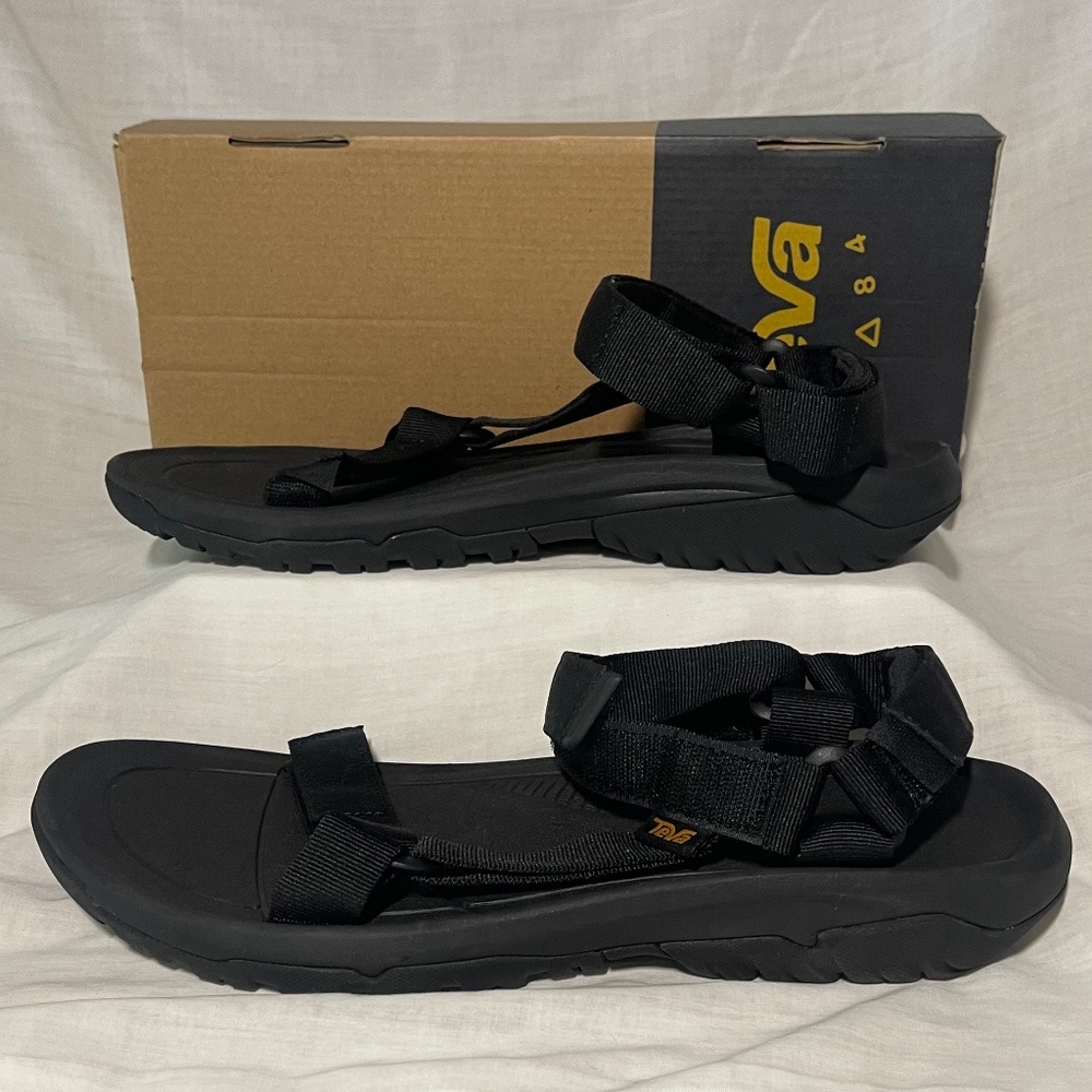 Teva Men’s Hurricane XLT2 Black Velcro Sandal. Size 13. New In Box